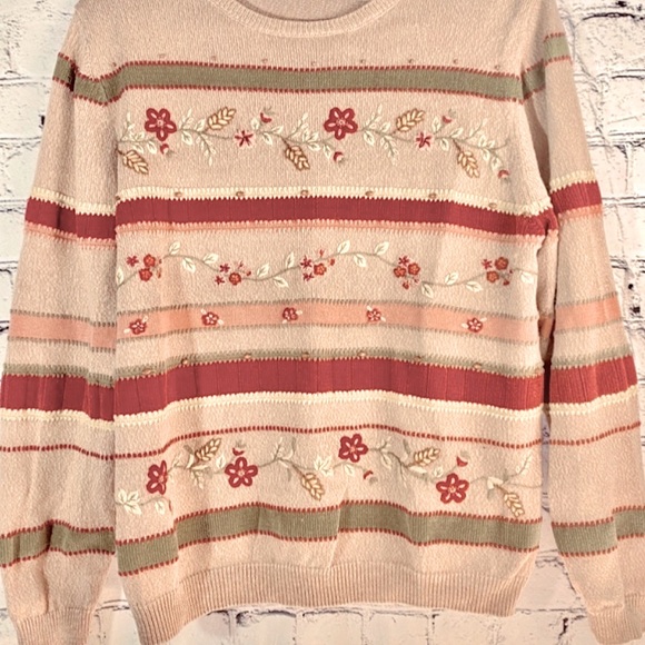 ***SOLD*** Vintage embroidered sweater - Picture 5 of 6